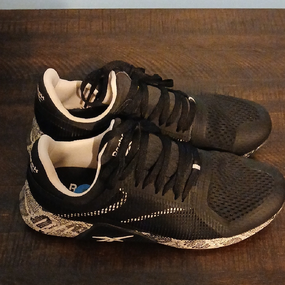 Like NEW Reebok Black and White Training Sneakers Size 10 Womens